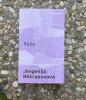 Kůže, Jevgenija Někrasovová, recenze